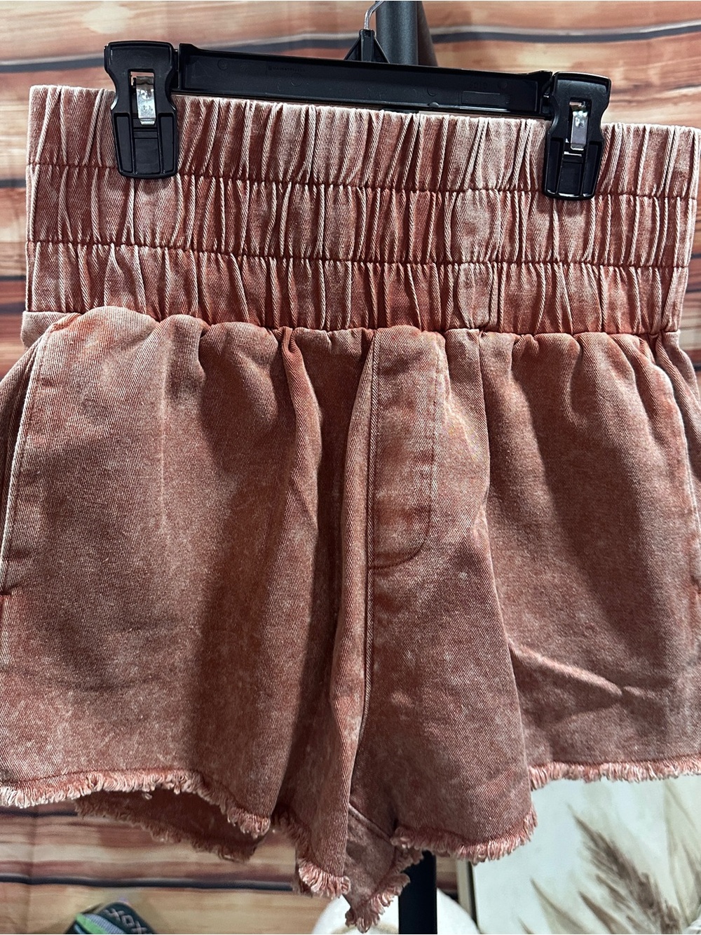High-Waist Double Elastic Shorts‎ in Rust